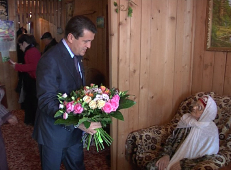 Ильсур Метшин поздравил Магиру Муртазину со 100-летием