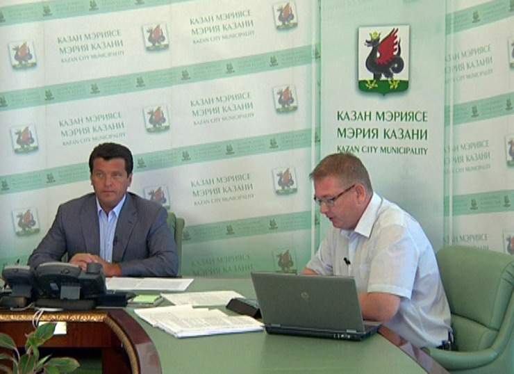 Mayor Ilsur Metshin gives online conference on KZN.RU website