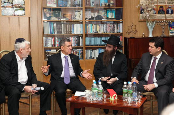 Minnikhanov visits Kazan synagogue