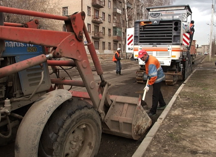 За сутки в Казани отремонтировали более 2201 кв.метров дорог