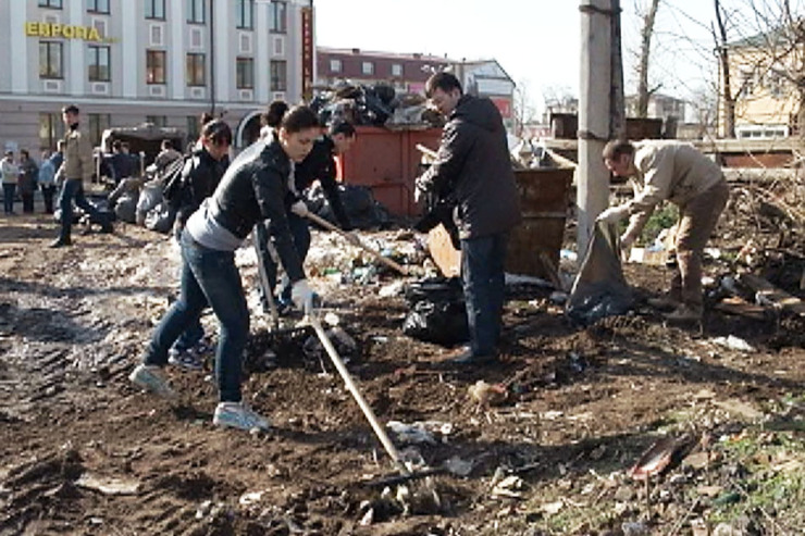 600 муниципаль хезмәткәр "тарихи" җыештыру өмәсенә чыкты