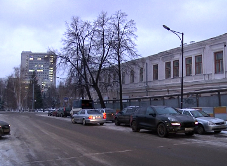 Emergency restoration work launched at a house on Teatralnaya Street