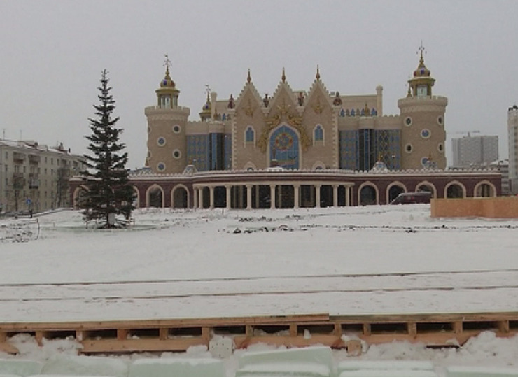 Ice village outside "Ekiyat" theater will be twice as big this year