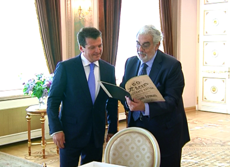 Placido Domingo sings in Kazan City Hall at Ilsur Metshin's request