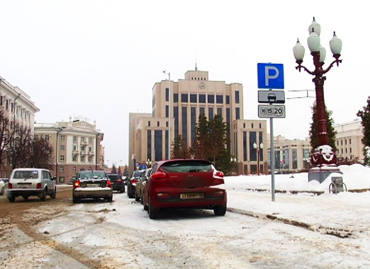 В центре Казани заработали муниципальные парковки