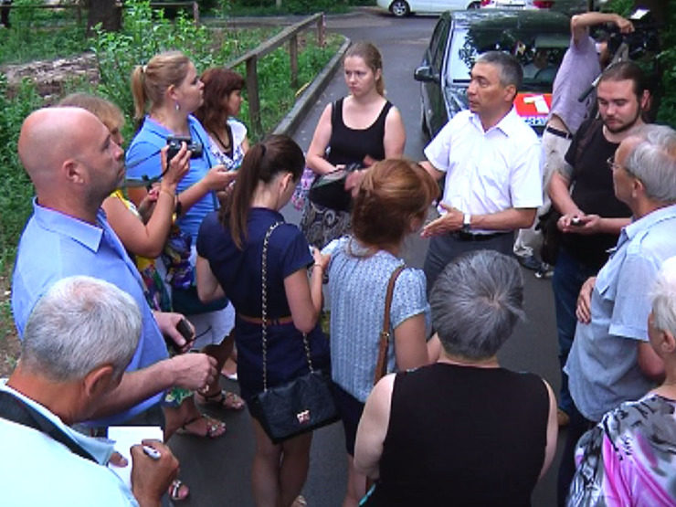 Press tour of the overhaul of apartment houses, 29.06.2015