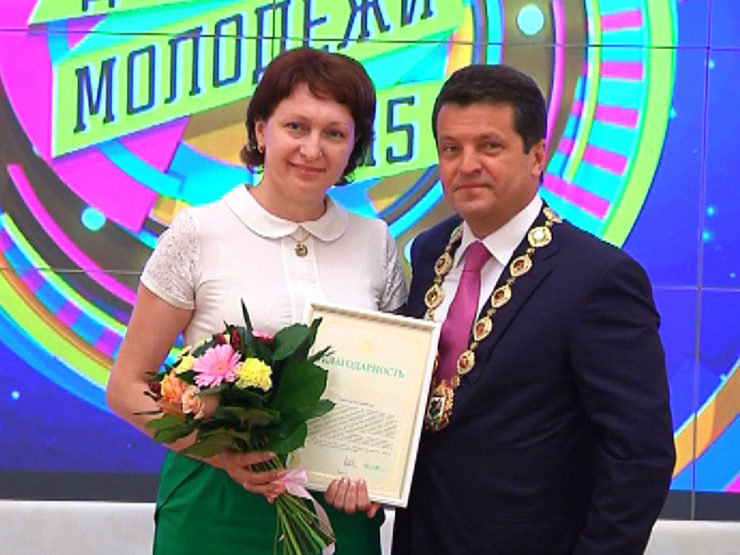Ilsur Metshin awarded activists of youth policy in Kazan