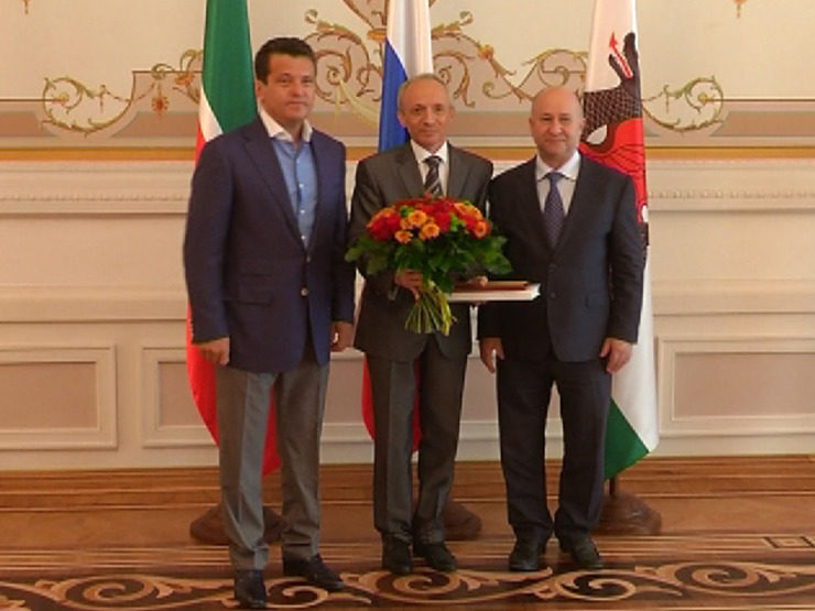 I. Metshin congratulates Attorney of Kazan with jubilee