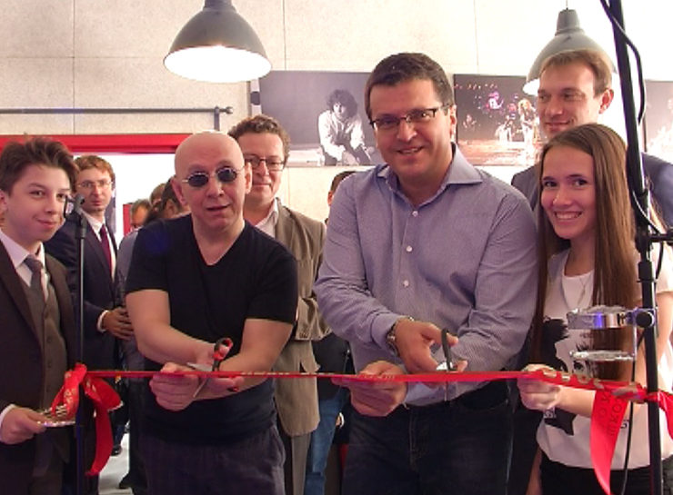I. Metshin congratulated the students of the school of rock «The Road» with housewarming