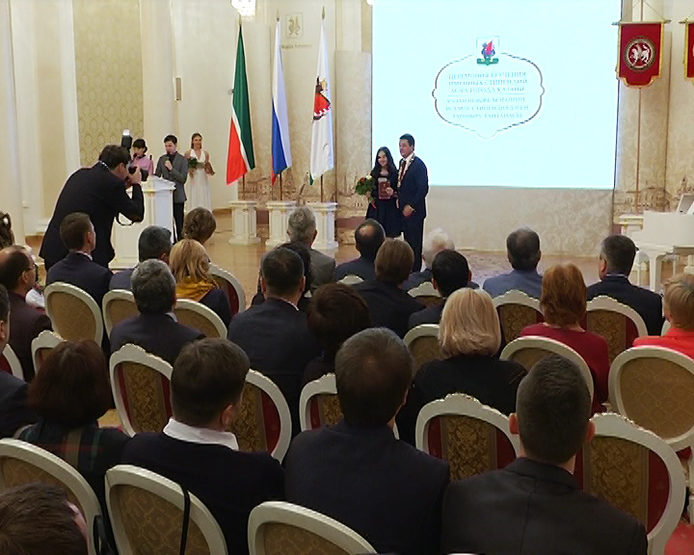Ilsur Metshin awarded the winners of the competition for the scholarships of the Mayor of Kazan