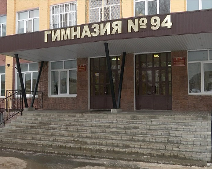 Valery Gerasimov and Ilsur Metshin examined new gym of gymnasium №94 in Kazan