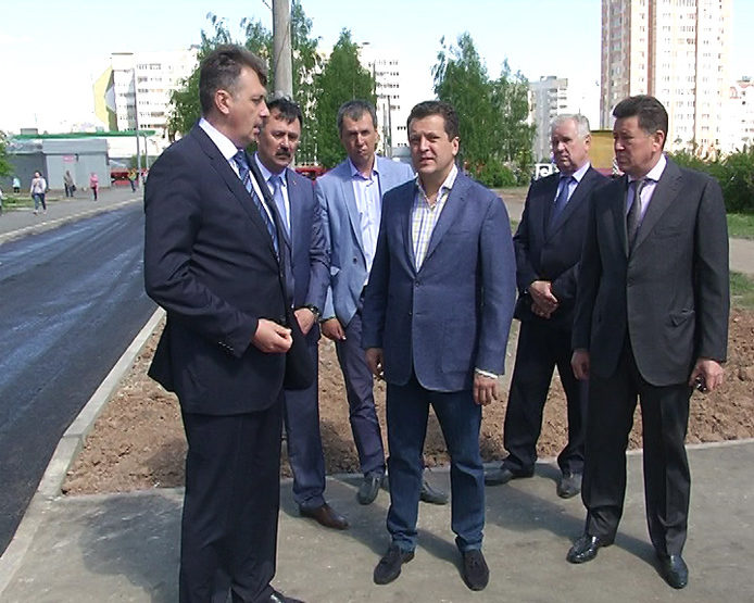 I. Metshin praised the progress in repair of yards at st. Saharov