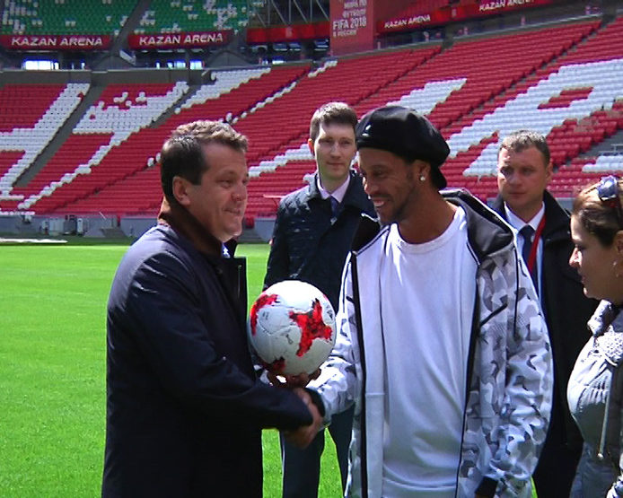 The excursion of I. Metshin, Ronaldinho, J. J. Okochi in the Kazan Kremlin and the stadium "Kazan Arena"
