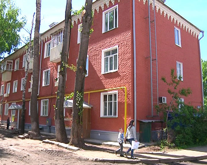 I. Metshin inspected the overhauled house №32 on Otradnaya Street