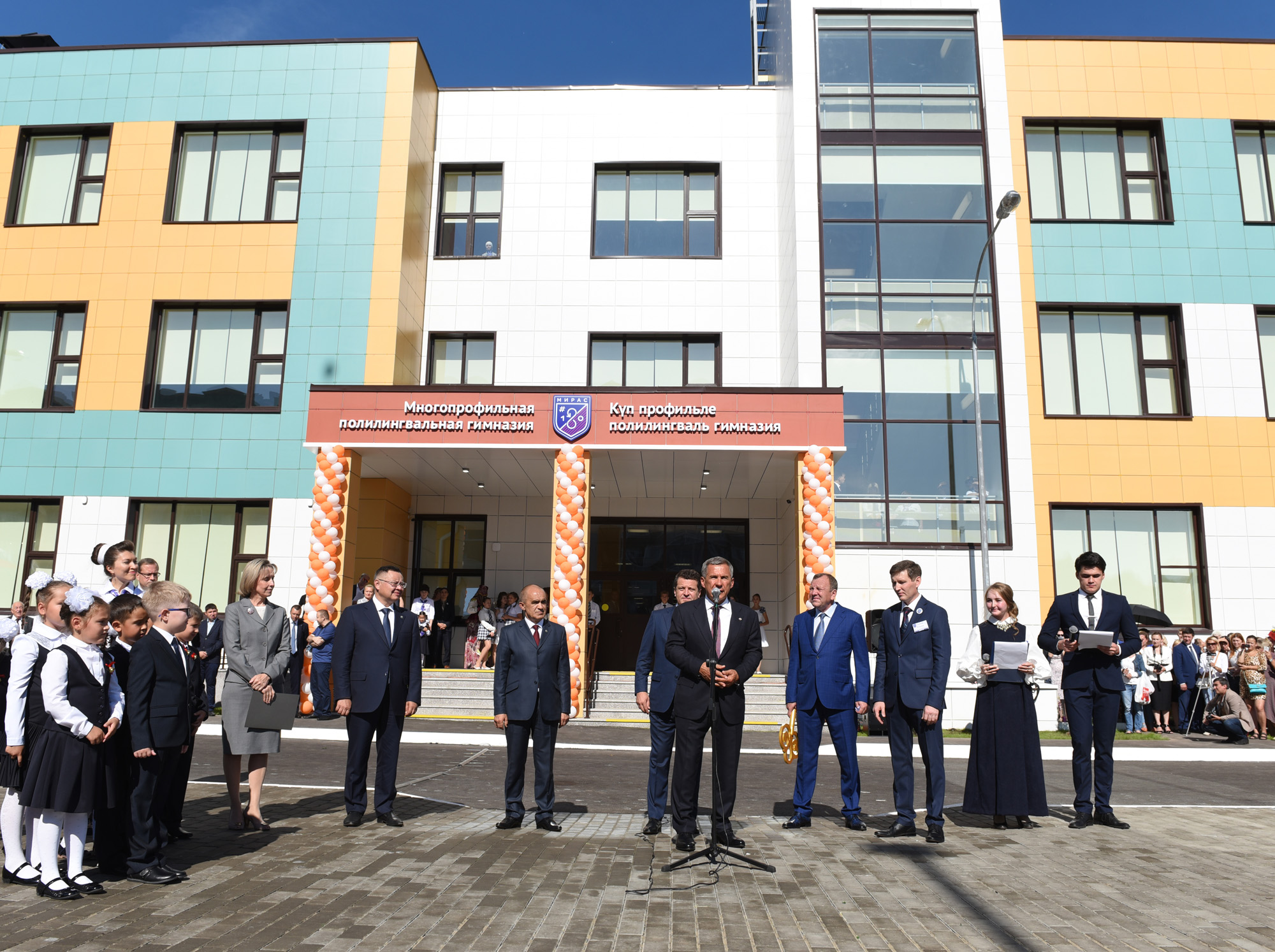 Гимназия 9 казань. 180 гимназия казань. Школа минниханова казань адымнар. 180 гимназия казань. Сайт гимназии 180 казань.