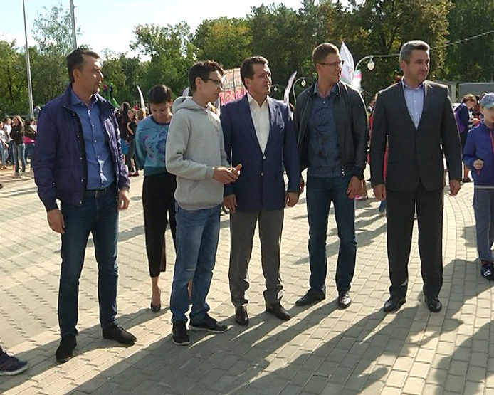 Ilsur Metshin visited the charity fair in the "Sosnovaya Roscha"