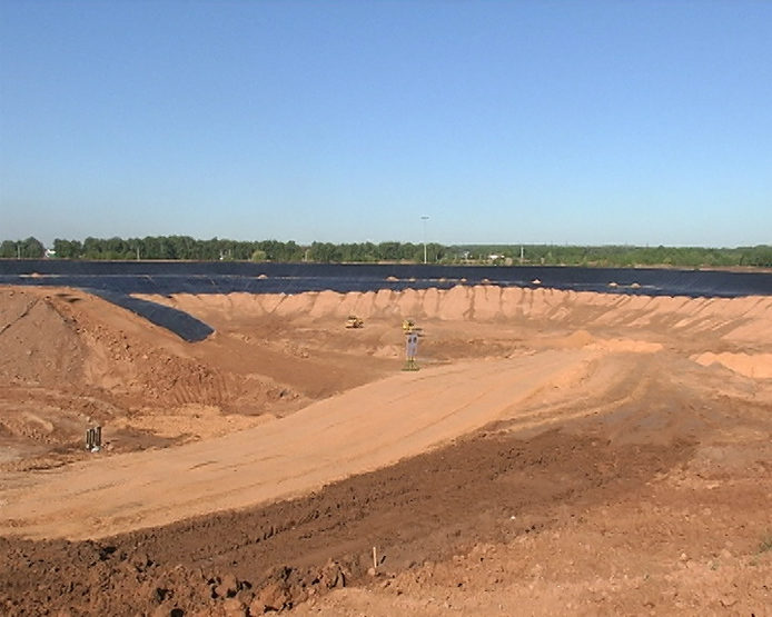 I. Metshin inspected the construction progress of the second map of the landfill at Khimicheskaya Street