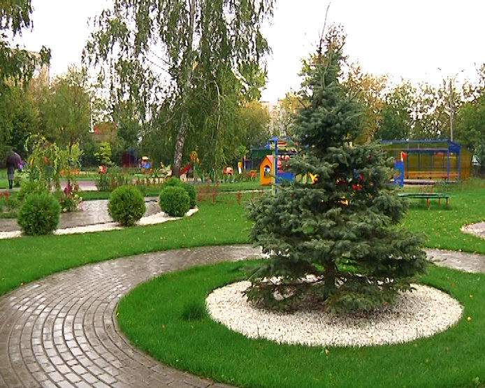 I. Metshin inspected the landscaped territory of the kindergarten and primary school "Lyceum-Engineering Center"