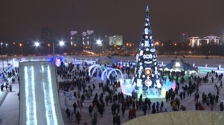 The opening of the main city Christmas tree at the Family Center "Kazan"