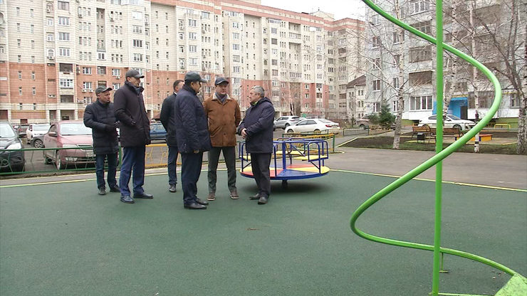 The mayor of Kazan checked the improvement works of the yard at Chetayev street