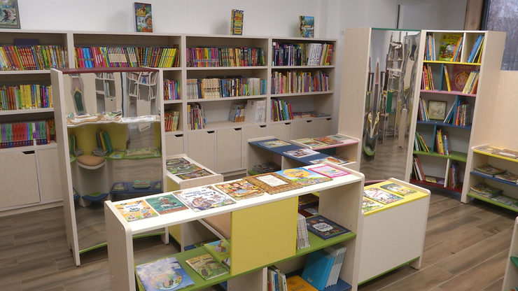 The mayor of Kazan visited the library on K.Tsetkin str. after reconstruction