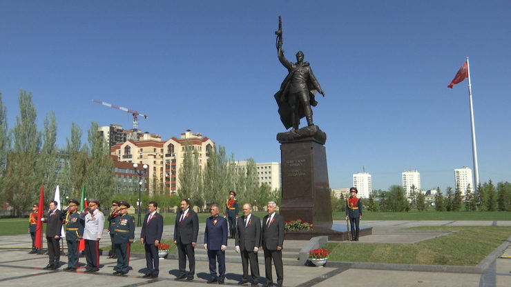 A monument to Soviet soldier unveiled in Victory park