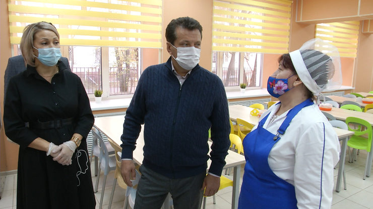 Ilsur Metshin visited the renovated canteen at school № 87 of the Moskovsky district