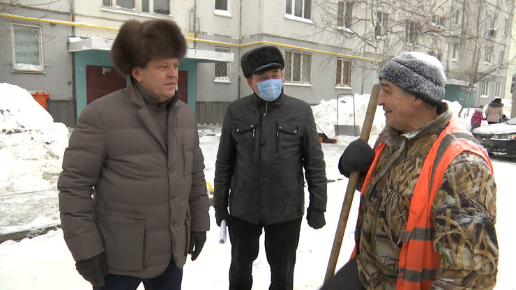 Ilsur Metshin inspected snow removal in the yards of the Novo-Savinovsky district