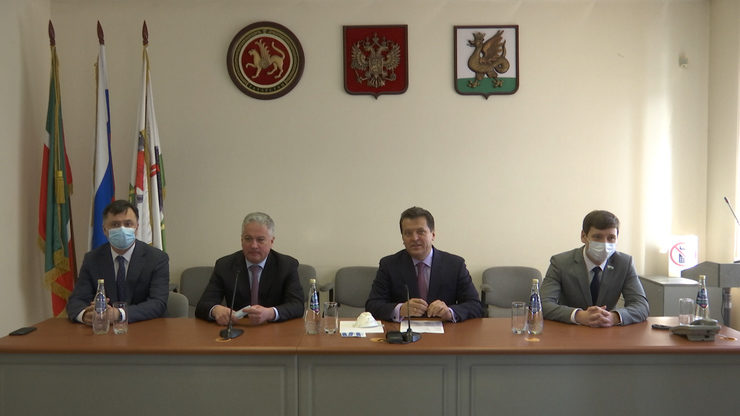 The Mayor of Kazan introduced the new head of the administration of the Vakhitovsky and Privolzhsky districts of Kazan