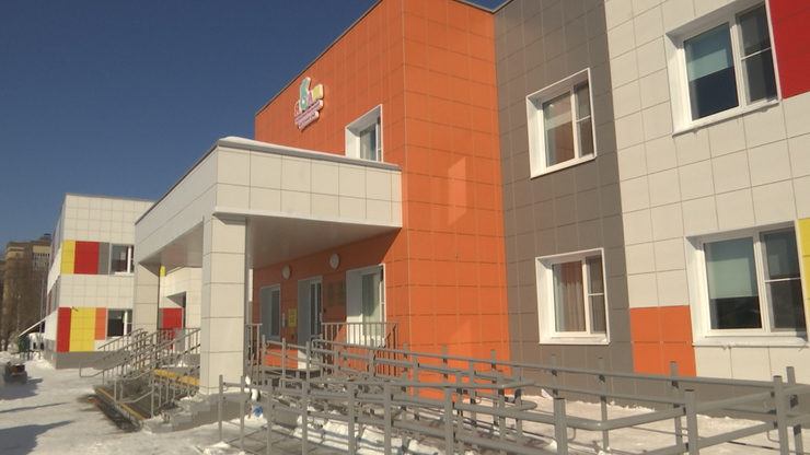 Мэр Казани осмотрел перед открытием новый полилингвальный детсад «Я сам»