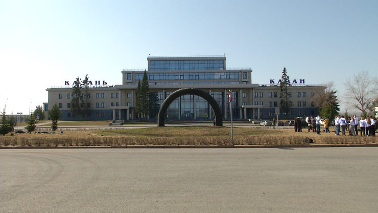 Planting trees in memory of Mikhail Devyataev in Kazan