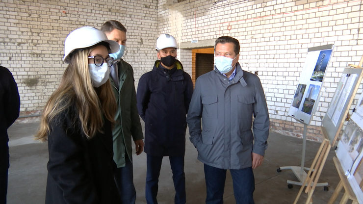 I.Metshin inspects the progress of the construction of the center for supplementary education on Biryuzovaya Street