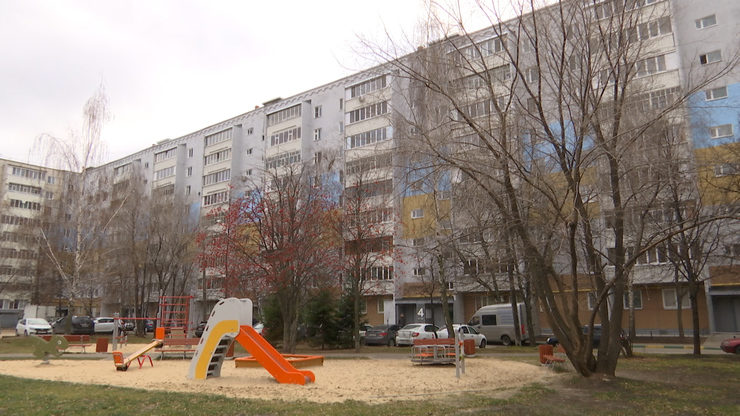 Ilsur Metshin inspects the renovated house at 121 Zorge Street, 10.11.2021