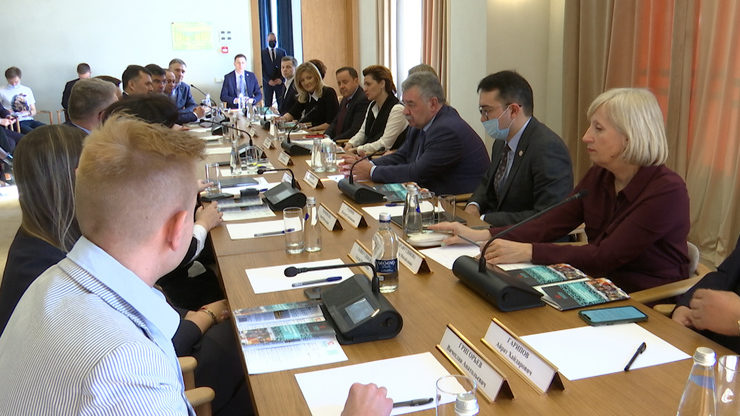 I.Metshin holds a round table with representatives of the tourism industry