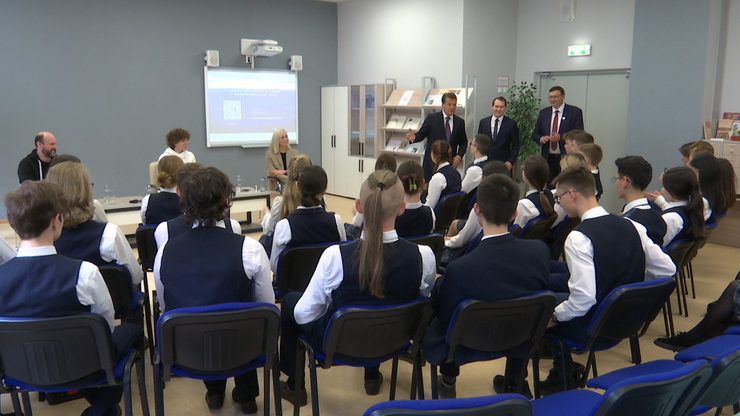 The Mayor of Kazan attends a lesson at school No.186, which is held by participants of the All-Russian movement Inspirators (Vdokhnoviteli)