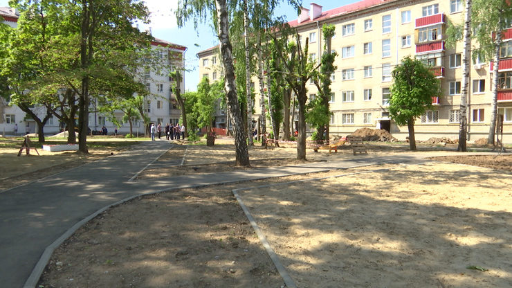The Mayor of Kazan inspects the progress of yard improvement at Pionerskaya, Popova, Kirpichnikova and Zhournalistov streets