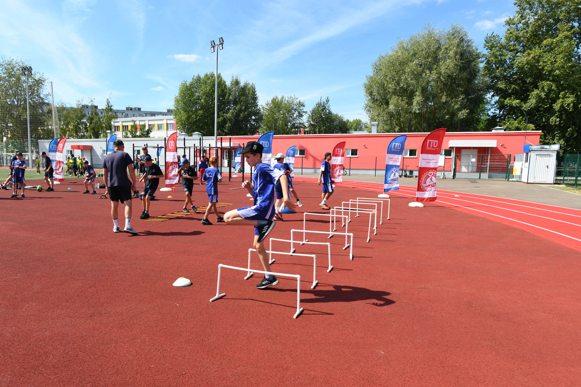 Сшор идель казань. Сшор тасма казань. Спортплощадка в школе. Спортшкола казань. 60 школа казань авиастроительный.