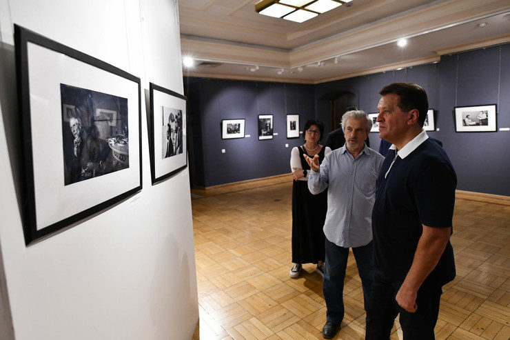 Ильсур Метшин посетил фотовыставку Фарита Губаева в галерее «Хазинэ»
