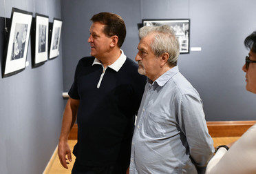 Ilsur Metshin visits Farit Gubayev’s photo exhibition “The Art of presence”
