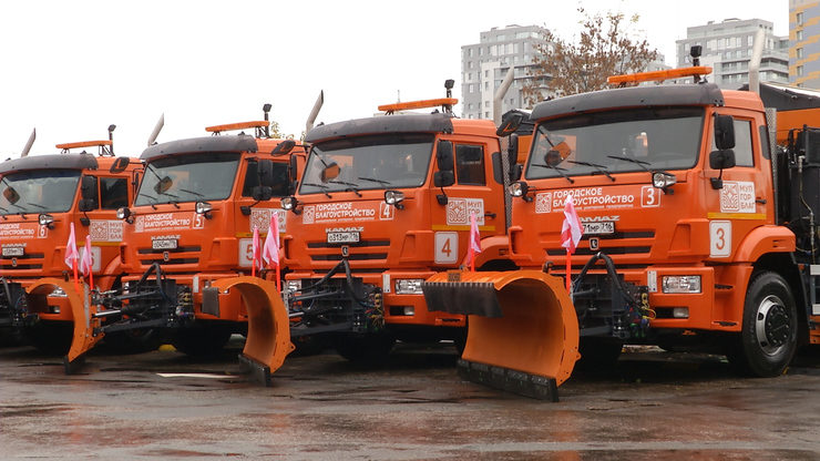 I.Metshin inspects the readiness of snow-cleaning vehicles for winter mode of operation, 19.10. 2022