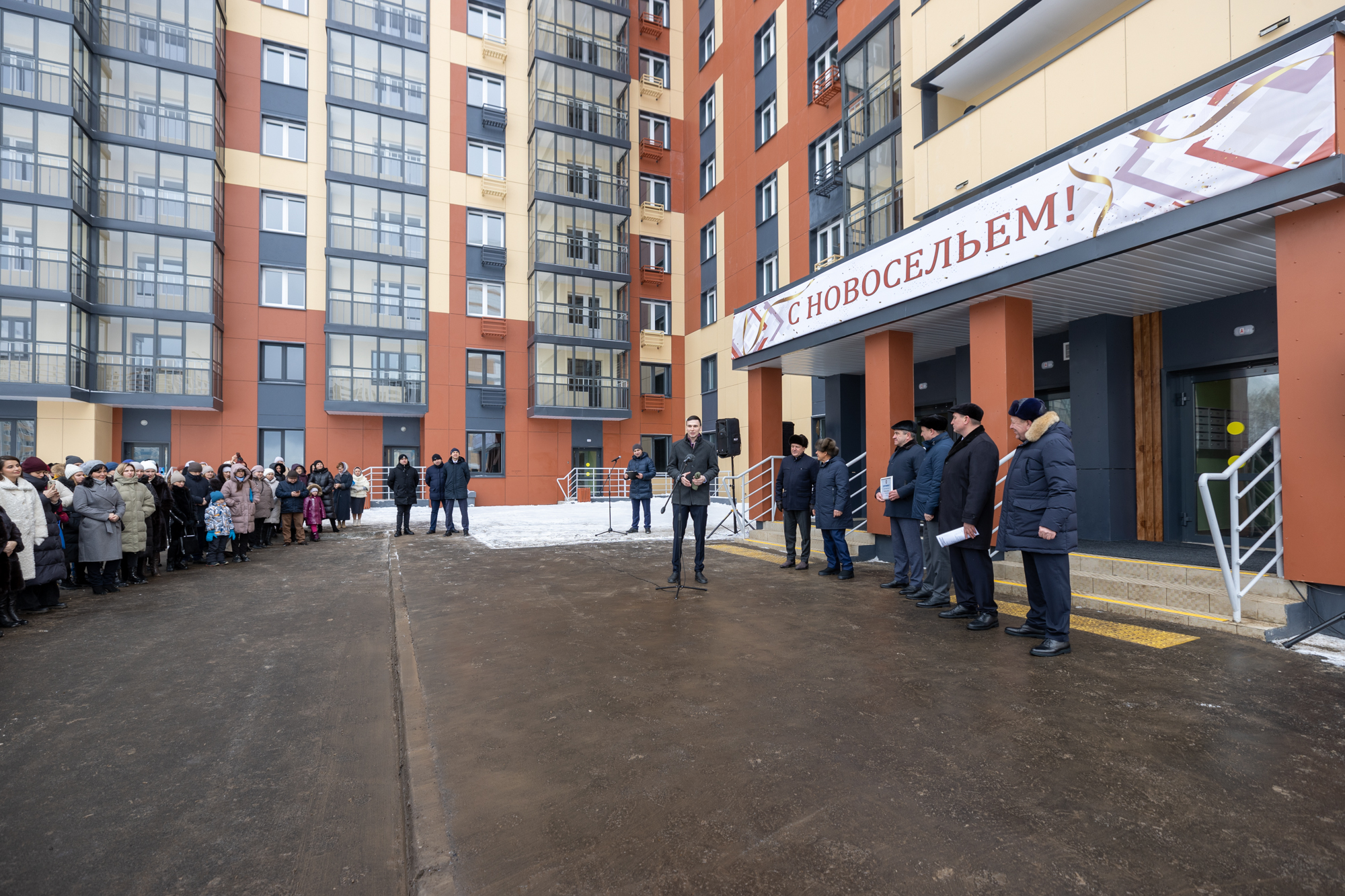 Многоэтажный дом. Школа номер 14 гимназия казань. Школа м14 казань. Школа 133 казань в 80 годах. Микрорайон м14 казань.