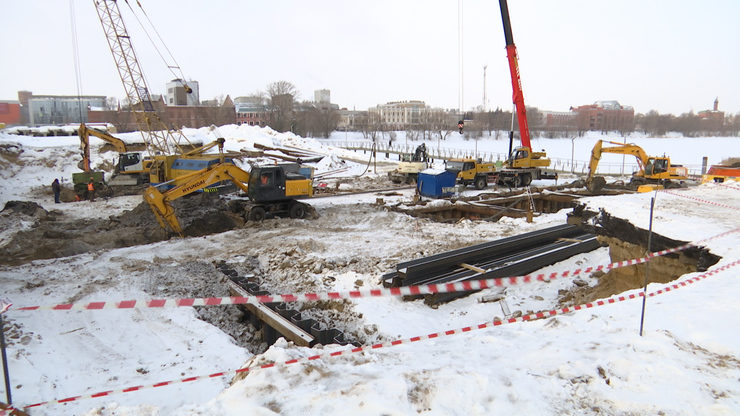 Ilsur Metshin inspects the progress of overhaul of the bridge on Nazarbayev St., 02.03.2023