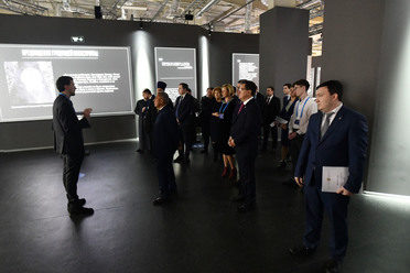 The Mayor of Kazan visits the multimedia exhibition “Ukraine. At the turn of the era”