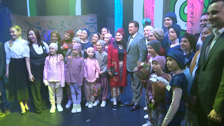 Ilsur Metshin visits the musical of the Apush children's theater studio