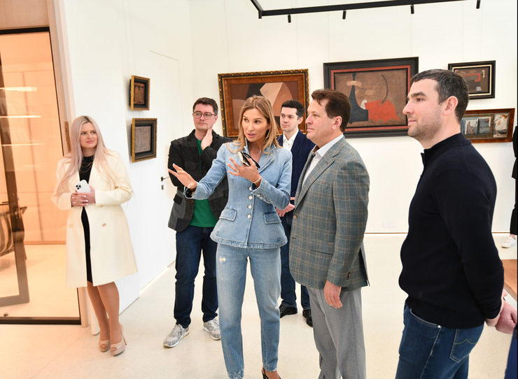 Ильсур Метшин посетил выставку картин Евгения Голубцова «Двенадцать+»