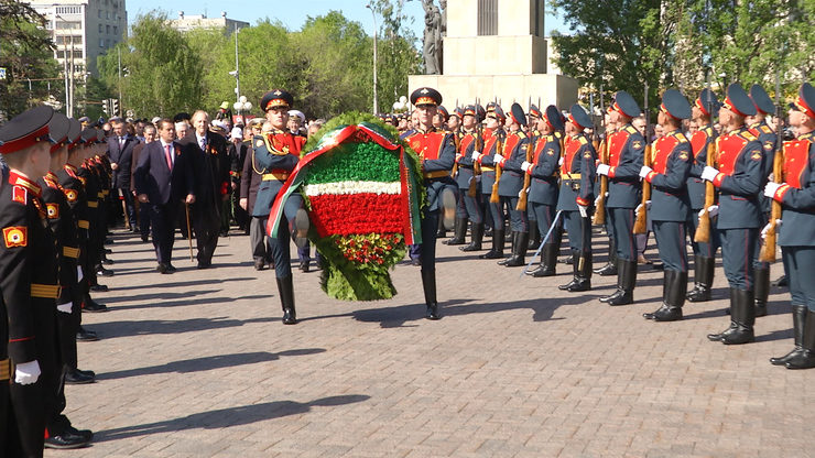 Ceremony of laying of flowers to the Eternal Flame in Victory Park