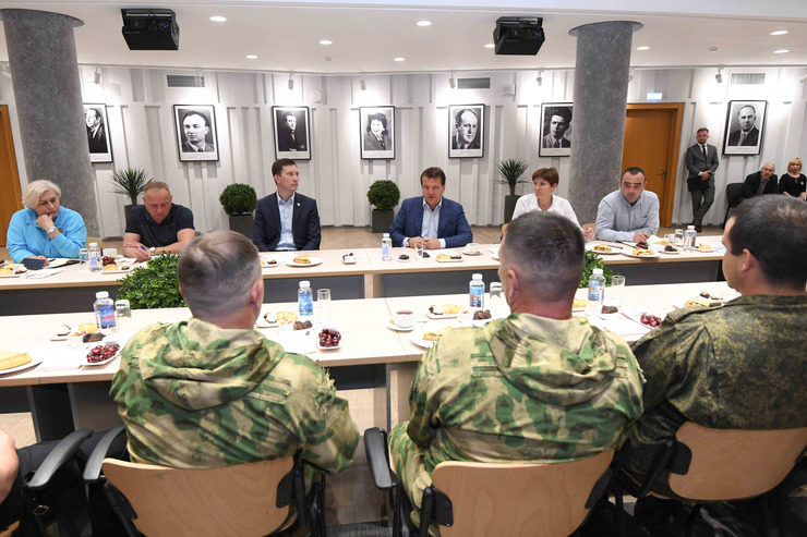 Metshin meets with the participants of the special military operation on vacation
