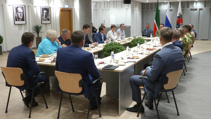 Metshin meets with the participants of the special military operation on vacation