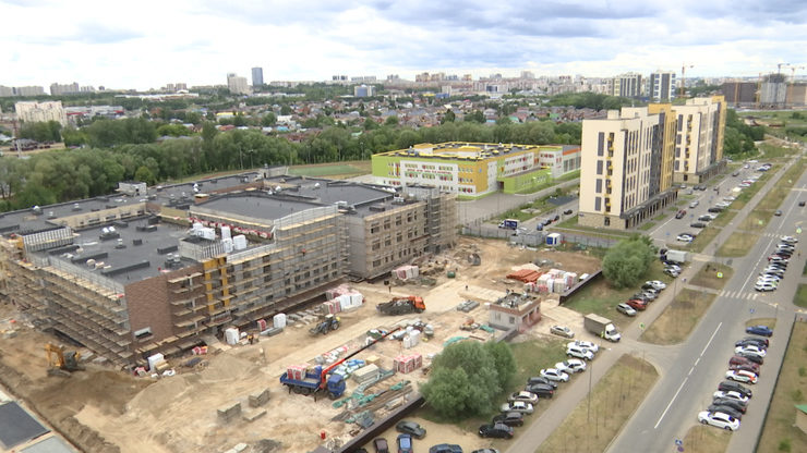 Ilsur Metshin visits the new building of school №184 in Svetlaya Dolina residential complex