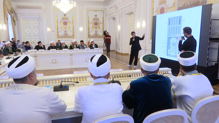 Ilsur Metshin discusses the project of a new Cathedral Mosque with the Muslim leaders